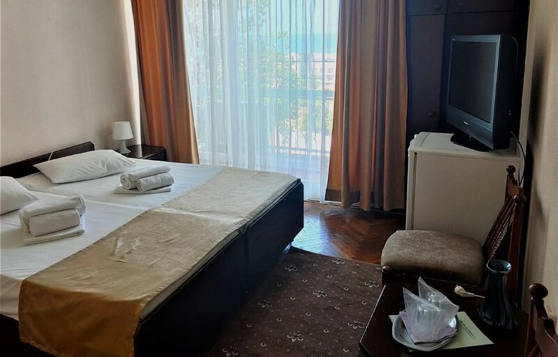 Cazare Mamaia 2 camere duble 1500 lei